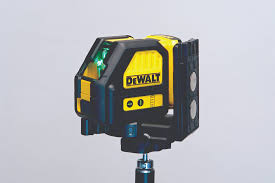 Dewalt dw088k cross line laser projects visible horizontal and vertical lines which are essential for leveling for up to 30 feet. Dewalt Cross Line Green Laser Jlc Online