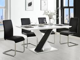 Surmonté d'un plateau en mdf laqué, son pied en v lui confère un look à la fois original, élégant et actuel. Table A Manger 6 Couverts En Mdf Laque Blanc Et Acier Salva