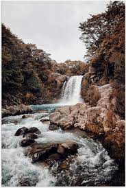 Poster Waterval Bij Bruine Rotsen 60x90cm Foto Op Posterpapier Bol Com In 2021 Waterfall Photography Nature Photography Landscape Photography