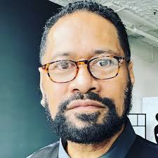 Congratulations to Sutton Foster, 49, as she got engaged 💍 ❤️to Hugh  Jackman, 56, though they have kept their relationship private after they  revealed that... but 'spend all of their free time