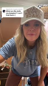 Julie Moses's Instagram, Twitter & Facebook