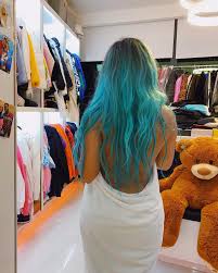 Estás dispuesto/a al cambio hacia los tonos azules? Karol G On Instagram No Mires