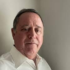 Dennis Grubb's Instagram, Twitter & Facebook