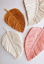 Yarn macrame feather wall hanging. Diy Macrame Feathers Honestly Wtf
