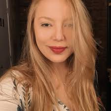 estou assistindo Suits pela primeira vez e, gente, que mulher linda, né.