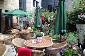 Check spelling or type a new query. Das Cafe Treppe Liegt Mitten Auf Dem Schlossplatz Stuttgarter Zeitung