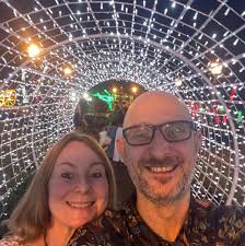 Two first timer questions! Is it cashless? Or do people take cash? Do all  of the gates get massive queues