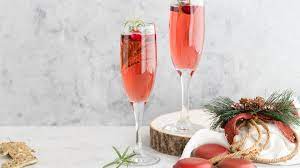 A simple recipe that doesn't require much preparation, this tasty mulled drink is certainly a crowd pleaser! 17 Festive Christmas Cocktail Recipes