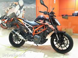 Latest duke 390 2021 available in 1 variant(s). Ktm Duke 390 Gets Custom Paint Job From Showroom Drivespark