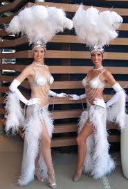 Showgirls would be offensive if it hadn't been hyped (leave your inhibitions at the door winked the us publicity). Beautiful Showgirls In White Costumes Complete With Feather Head Dresses Great For Guest Photo Ops With Our Per Carnival Girl Showgirl Costume Dance Fashion