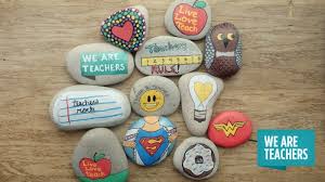 Here are more than 100 great kindness rocks quotes and inspirational saying to get you started painting. Spread A Little Back To School Joy With These Painted Rock Ideas