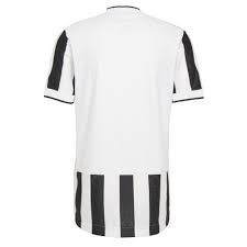 Born 25 october 1997) is an italian professional footballer who plays for serie a club juventus, on loan from fiorentina. Juventus Home Trikot 2021 2022 Chiesa
