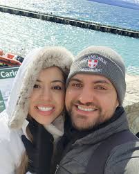 Domingão, pra acompanhar esse ribeye fiz umas batatas douradas e um  CHIMICHURRI sensacional, clássico molho uruguaio, mega fácil e combina  super bem com carnes! Pra aprender essa iguaria dos nossos vizinhos é