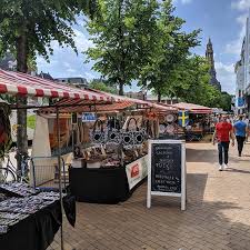 Groningen Ist Immer Einen Besuch Wert Vor Allem Am Samstag Wenn Der Grosse Markt So Viele Kostlichkeiten Bietet V Instagram Instagram Posts Table Decorations