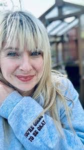 Lindsay Swan's Instagram, Twitter & Facebook