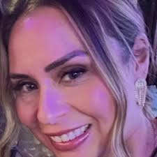 Looking for recommendations for an eyelash salon nearby.