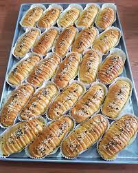 Roti Pisang Coklat Keju nan Menull available sore ini ya MommSay 😘 #rotipisangcoklatkeju #rotimanis #warungkue #kuebekasi