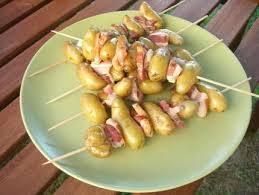 Brochettes De Pommes De Terre Au Lard Fume A La Plancha Recette Recette Brochette Recettes De Cuisine Recette Plancha