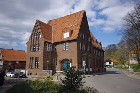 Das altstadthaus liegt in einer der schönsten straßen lüneburgs mitten karte. Datei Auf Dem Meere 1 2 Luneburg Jpg Wikipedia