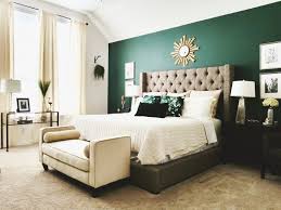 Romantic Master With Hunter Green Accent Wall In 2020 Grune Schlafzimmerwande Grune Schlafzimmerideen Schlafzimmer Design