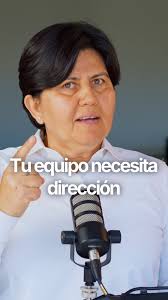 Tus empleados no necesitan adivinar lo que quieres… necesitan dirección.,  Cuando un líder comunica con claridad, el equipo avanza más rápido, comete  menos errores y trabaja con más confianza., Dar ...