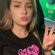 Blake Bassett (@thetiniestlady) • Instagram photos and videos