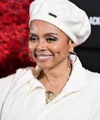 Mallory may be the new Queen of one-liners. #beautyinblacknetflix