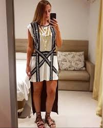 Μας δείχνει την πίσω όψη της. Anna Korakakh To Pio Dynato Pistoli Kai Sto Instagram Pagenews Gr