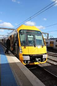 I set sydney trains a e b , entrambi noti anche come treni waratah , sono classi di treni elettrici multipli che operano sulla rete sydney trains. Waratah Trains Railway Technology