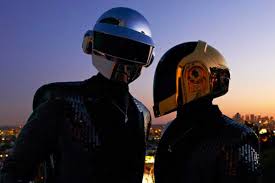 Este lunes 22 de febrero del 2021, es un día triste para muchos melómanos, especialmente para aquellos seguidores del dueto daft punk, pues estos franceses dieron a conocer que se separan. Daft Punk Anuncia Su Separacion