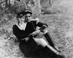 Virile mexican actor in great demand as a leading man during the golden era of mexican films and also featured in hollywood and european films. Mexico Cinema Victoria Blanco Y Victor Manuel Mendoza Los