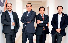 Conoce a los cuatro especialistas de la clínica UROX- CHIC Magazine