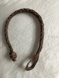 Examine the braid to see where a brown strand crosses the braid and poke the hemostat clamp through. 4 Strand Round Braid Bracelet How Do I Do That Leatherworker Net
