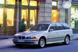 It was launched in the sedan body style, with the station wagon body style (marketed as touring) introduced in 1996. Bmw 5 Series Touring E39 Spezifikationen Fotos 1997 1998 1999 2000 Autoevolution In Deutscher Sprache