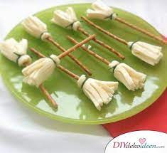 Das verzauberte kind mimt nach der verwandlung das tier nach und macht das dazu passende tiergeräusch. Einfache Und Leckere Halloween Snack Rezepte Fur Kinder Halloween Rezepte Snacks Halloween Rezepte Halloween Snack Ideen