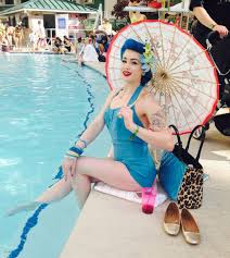 Teal Love Matching Hair Color To Retro Swim Attire Was One Of The Many Hot Trends At 2015 Viva Las Vegas Pool P Rockabilly Outfits Retro Swim Pinup Photoshoot