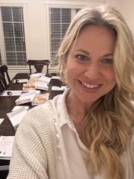 Erin Hampton's Instagram, Twitter & Facebook