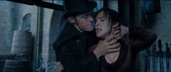 While searching for her missing mother, intrepid teen enola holmes uses her sleuthing skills to outsmart big brother sherlock and help a runaway lord. Enola Holmes Filmszene