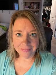 PHI FAYE ARRIVES AT VIETNAM....SEE HOW MUCH SUPPORTERS' PATIENTLY WAITING  FOR HER...