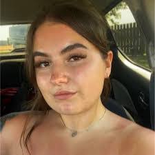 Lisa Lomas's Instagram, Twitter & Facebook