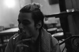 Naši mě v hudbě zpočátku nepodpořili. Pomohlo mně to dospět