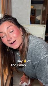 Kaitlyn Hilton's Instagram, Twitter & Facebook