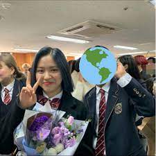 Ryujin With Friends Graduation From Hanlim Multi Art School Friend Graduation Itzy Crown