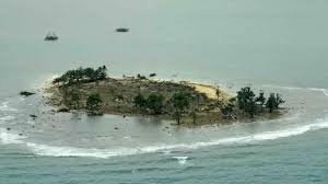 A white beach site, call 'pasir panjang' was badly hit by the tidal wave. Selamat Dari Tsunami Selat Sunda Ari Terdampar Di Pulau Panjang Batamnews Co Id