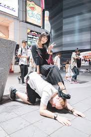 日本の女の子に踏まれるのが大好きなドM変態外人・踏まれルーちゃんの画像まとめてみた！ | 肉感美ガール