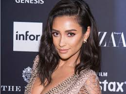 Shannon shay mitchell (born april 10, 1987) is a canadian actress and model. Shay Mitchell Surprised By Mom Shaming Over Attending Drake S Party