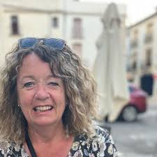 This Fling has Flung..... "It's been almost 3 months since we lost our dear  Alesha. We have been fostering this sweet granny through Frosted Faces  Foundation for the last 6 weeks or