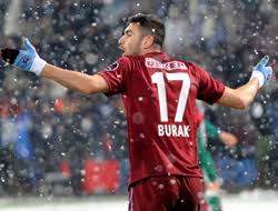 15 temmuz 1985, antalya), santrfor mevkisinde oynayan türk millî futbolcudur. Iste Bu Burak Yilmaz A Yakismadi