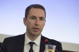 Andrew Garth oceňuje stiahnutie veľvyslanca z Moskvy, ale je sklamaný