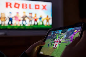 Roblox Expects Revenue Growth to Slow, Bookings to Decline